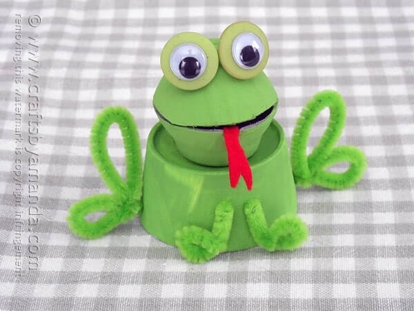 Let's Make A Cute Frog Craft Using Egg CartonAnimal egg carton crafts 