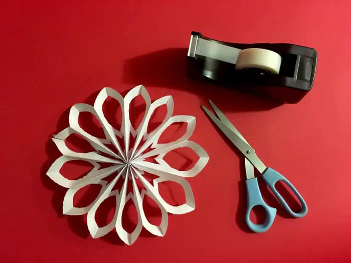 Make A Beautiful Crafty Snowflake With Paper