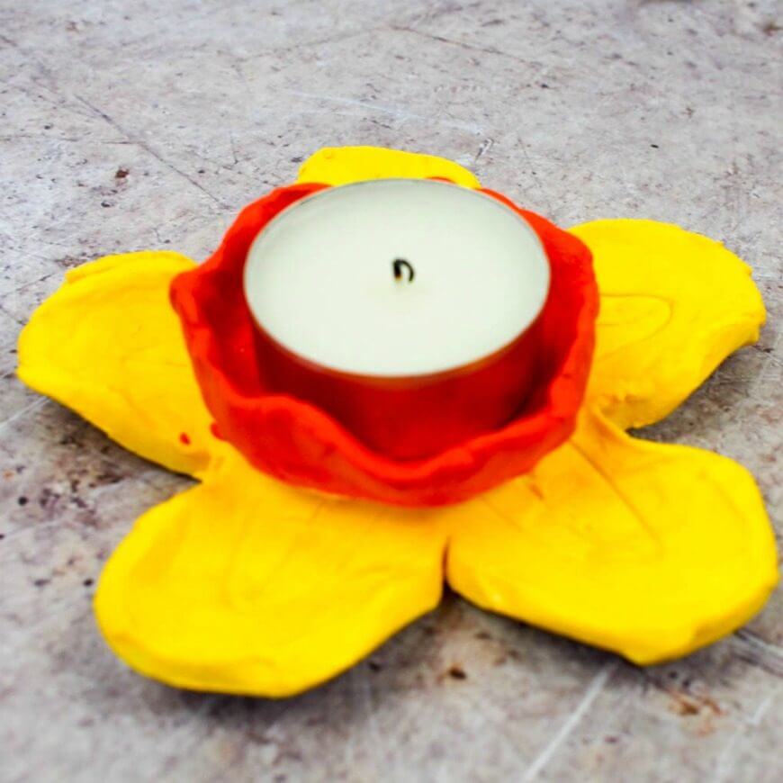 Pretty Daffodil Clay Candle Holder For Gifting