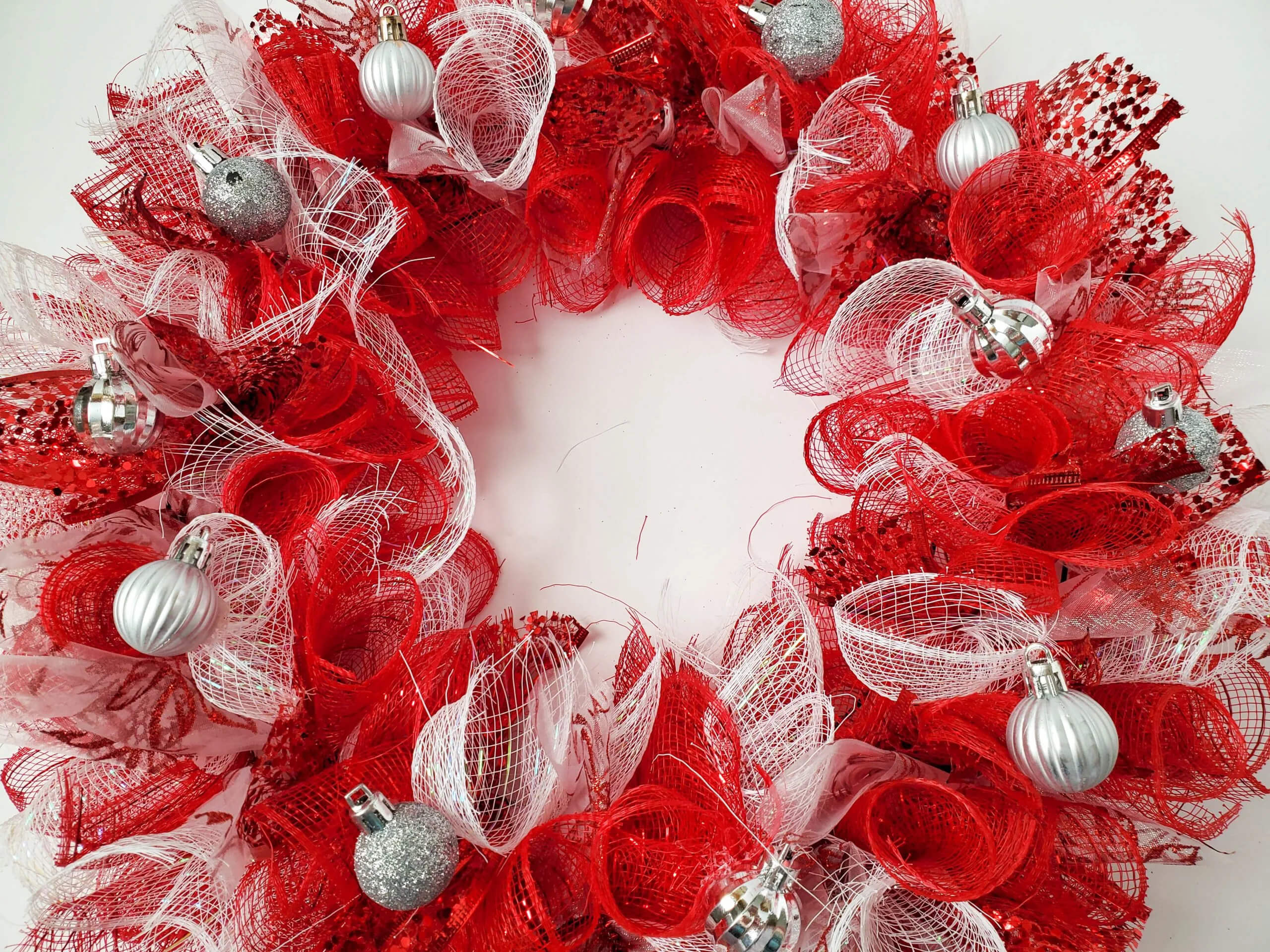 Pretty Deco Mesh Christmas Ornaments Wreath CraftDIY Glitter Wreath Ideas