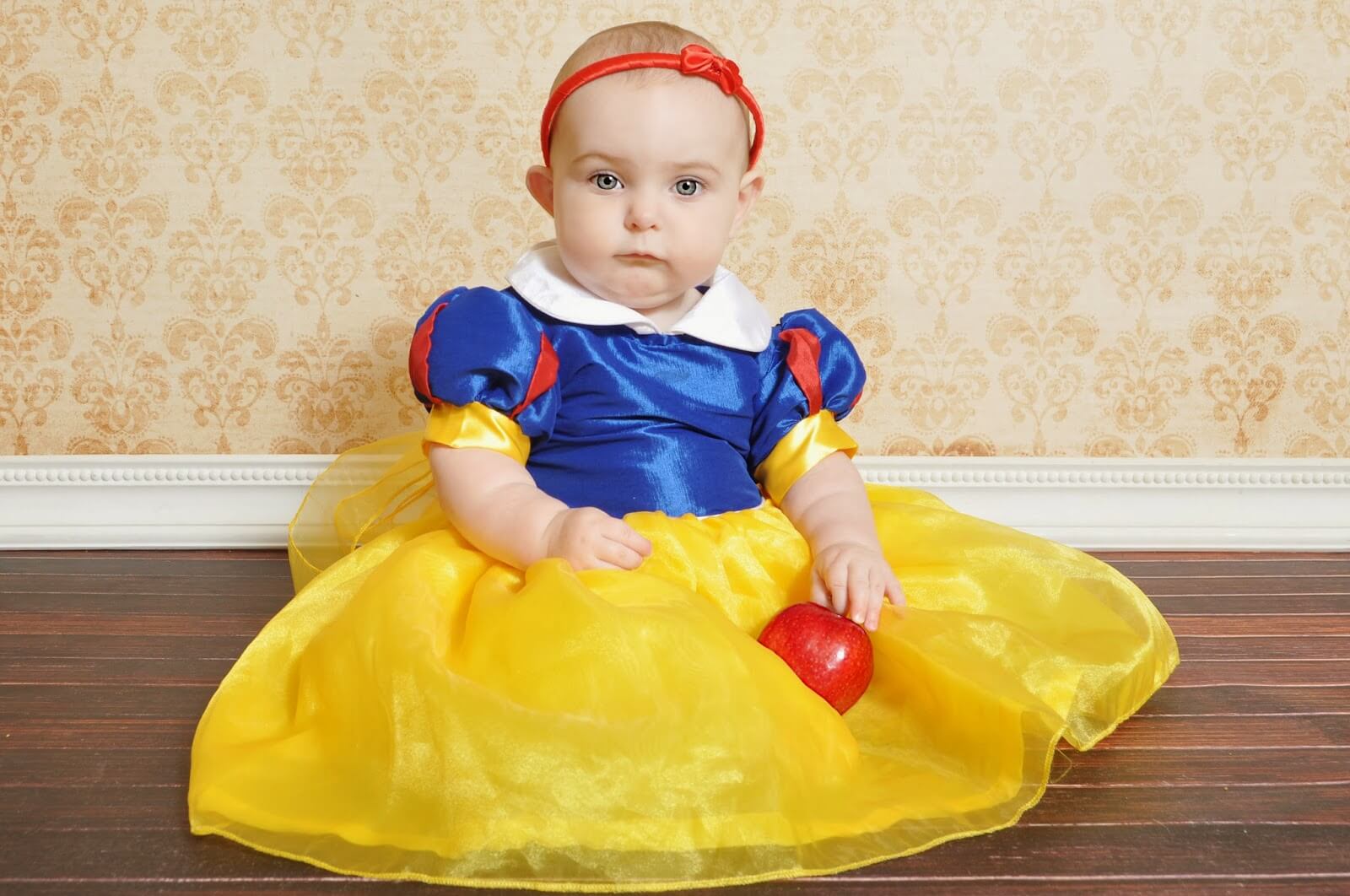 Pretty Snow White-Themed Dress For Toddlers