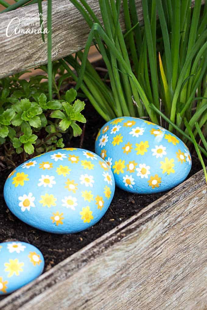 Quick And Easy Blue Flora Pattern Rock Painting Craft For Garden Rock painting ideas for garden