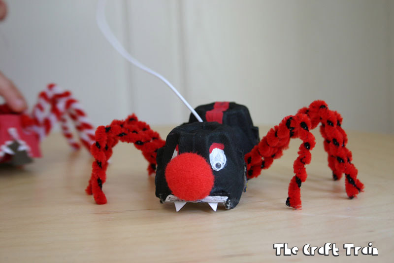 Scary Spider Puppet Project Idea Using Egg Carton & Pipe Cleaners 