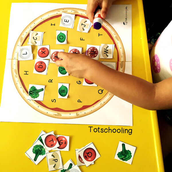 Simple & Easy To Make Letter Matching Pizza Craft For Kindergarten