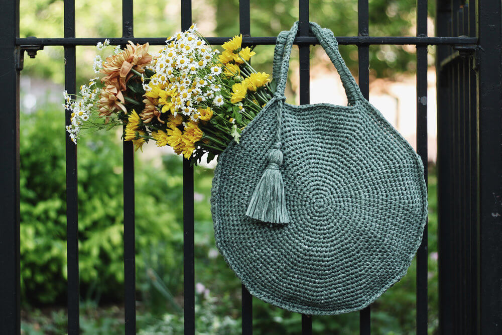 Simple And Elegant Capri Circle Bag Made From Crochet