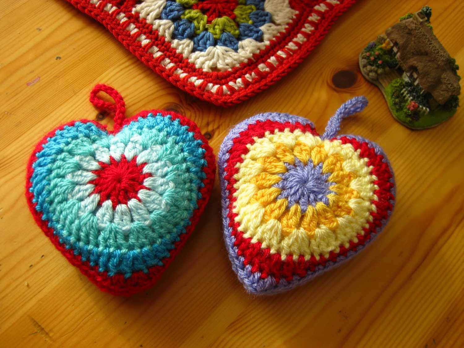 Super Creative Sunburst Crochet Heart Ornaments