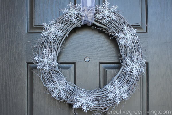 Unique Silver Wreath For Entrance DoorDIY Glitter Wreath Ideas