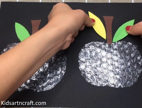 Creative Way To Make Bubble Wrap Painting Craft Idea For Kids Using Paper