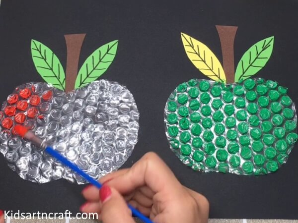 Adorable To Make Bubble Wrap Apple Painting Craft Idea For Kids Using Paint Brush Apple Painting Art With Bubble Wrap For Kids - Step by Step Tutorial