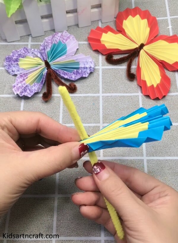 Fun Crafting With Pipe Cleaner & Construction Paper