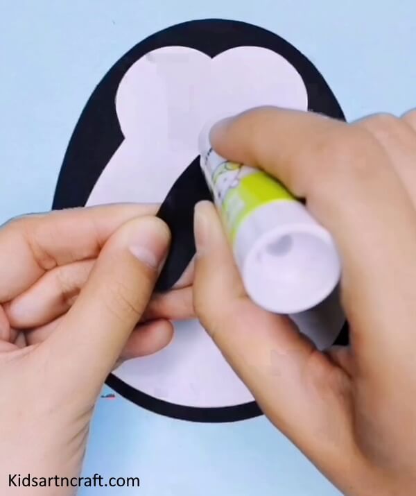 Super & Simple To Stick A Penguin Face Craft Idea Using GlueEasy &amp; Cute Penguin Craft Anyone Can Make