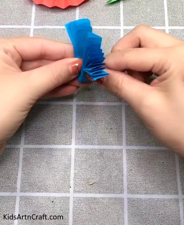 Easy & Fun To Make Blue Paper Sunflower Craft Idea For Kindergarten 