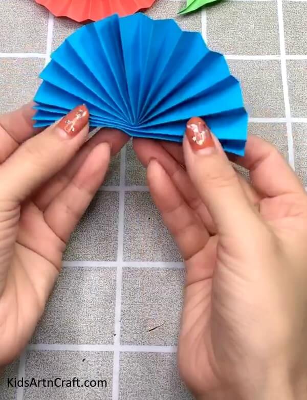 Adorable Paper Sunflower Craft In Fan Shape