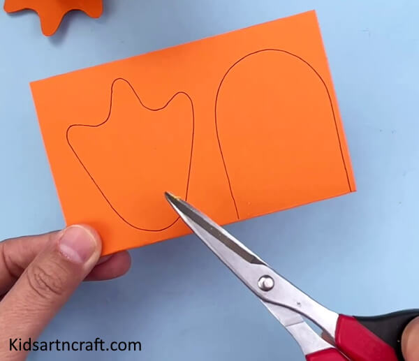 Drawing The Foot And Bean Of The Chick - Forming a paper chicken craft can be a delightful activity. 
