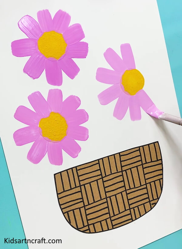 A Wonderful Flower Painting Pot Idea Using White Paper