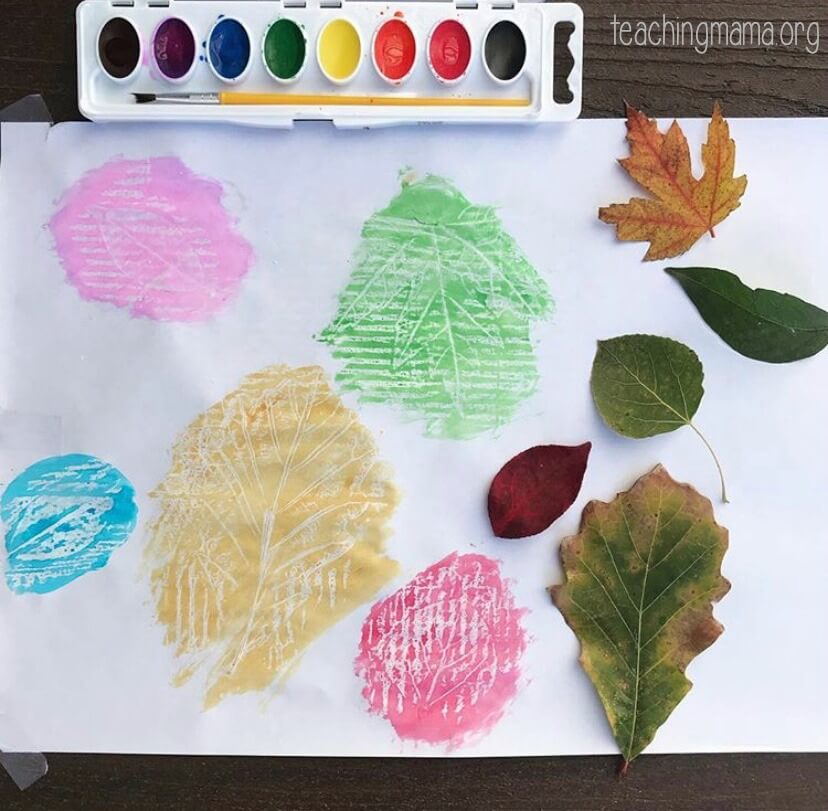 Adorable Leaf Rubbing Art Project Using Dry Leaves