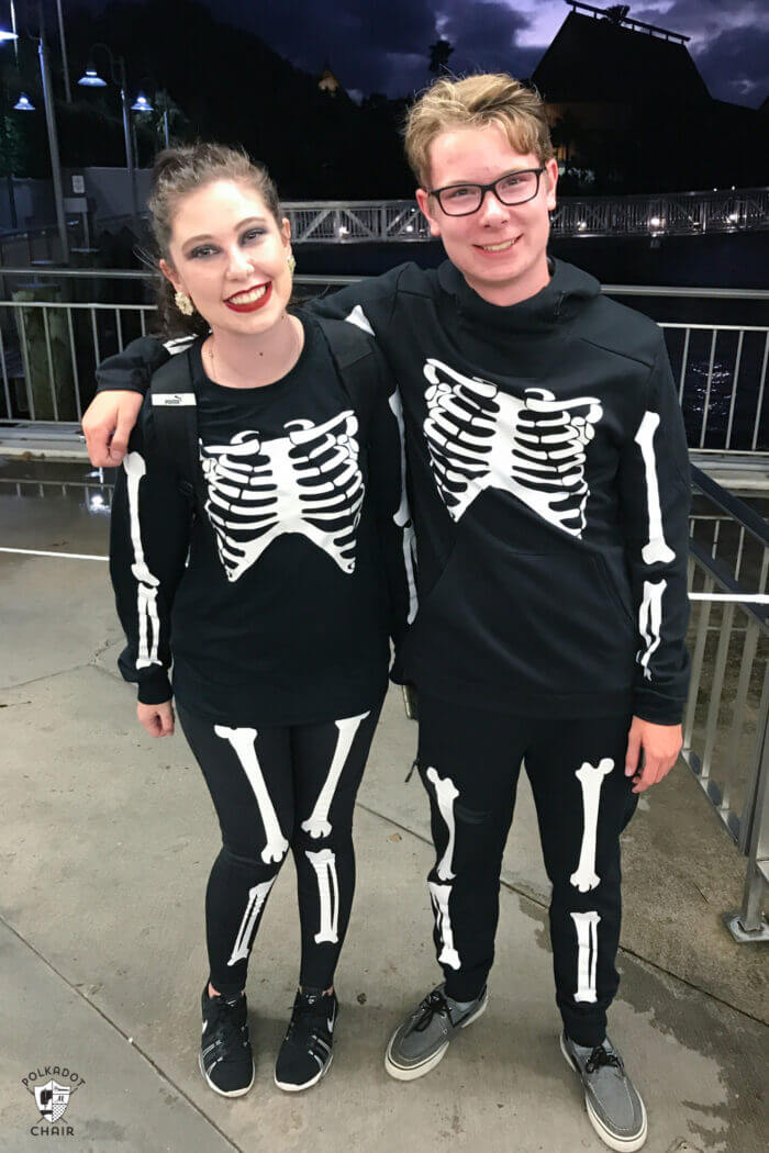 Adorable Skeleton Halloween Costume Idea For Couples