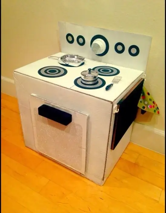 Amazing Craft Idea Of Turning a Cardboard Box Into a Kid's Oven