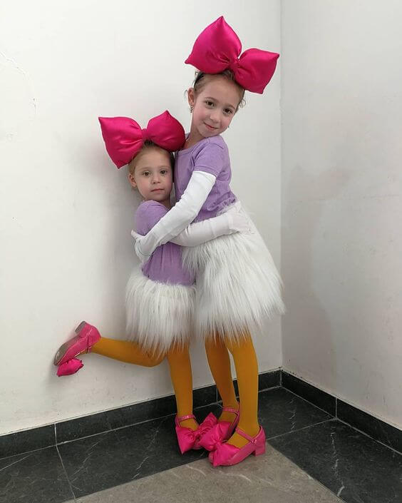Beautiful Daisy Duck Costume Idea For Girls