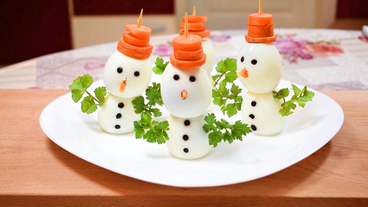Christmas Snack Food Decoration In Snowman ShapeSnacks decoration ideas