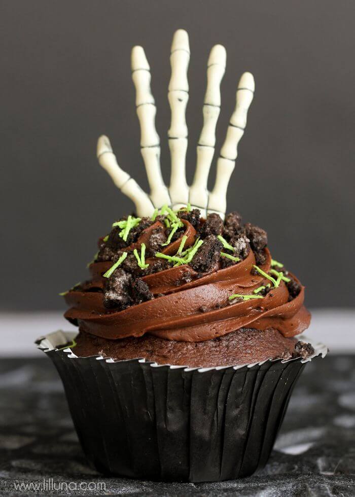 Creepy Halloween Cupcake Dessert Decoration Idea For Parties
