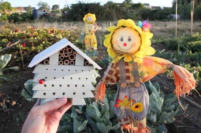 Cute Little Bug Hotel DIY Ideas for Outdoor Garden