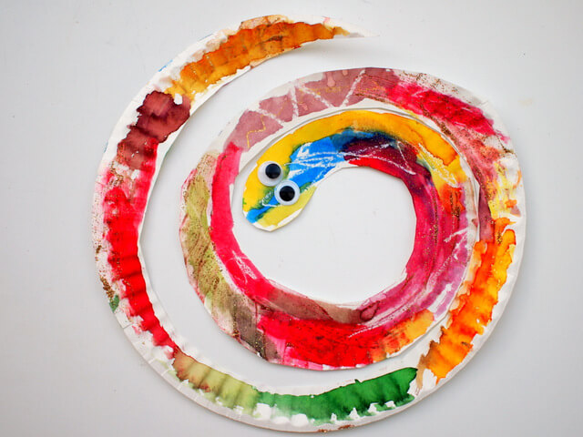 Cute Watercolor Paper Plate Snakes For Kids To Make Cut out art projects for Kids
