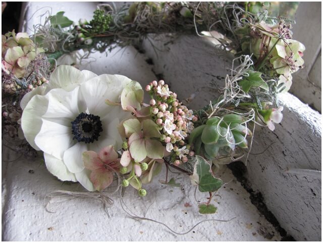 DIY Adorable White Flower Crown Idea