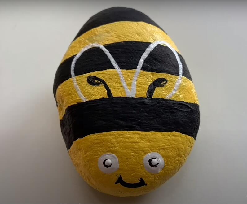 DIY Beautiful Honey Bee Painted Rocks Idea