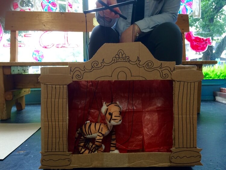 DIY  Cardboard Puppet Theatre Ideas for Kids DIY Puppet Theatre Ideas for Kids