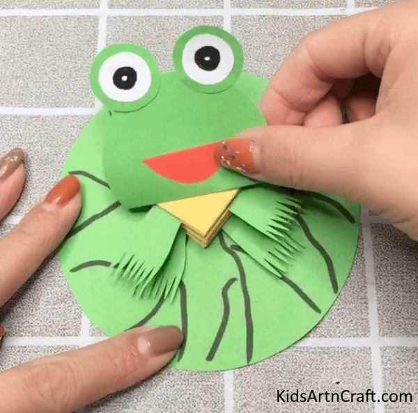 Easy Instructions For Crafting Paper Slinky Frog For Kids Step by Step Tutorial