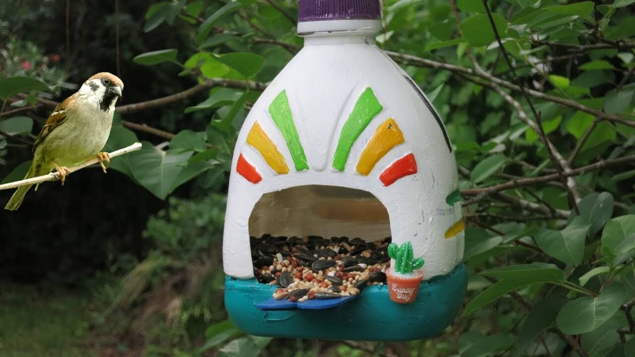 Easy Bird House Feeder Craft Out Of Recycled Plastic Bottles Recycled Plastic Bottle Bird Feeders - Easy DIYs