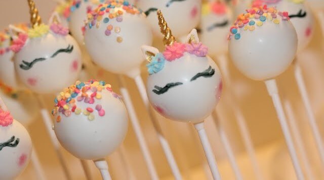 Easy Cakepops Food Decoration Idea For Unicorn-Themed Party