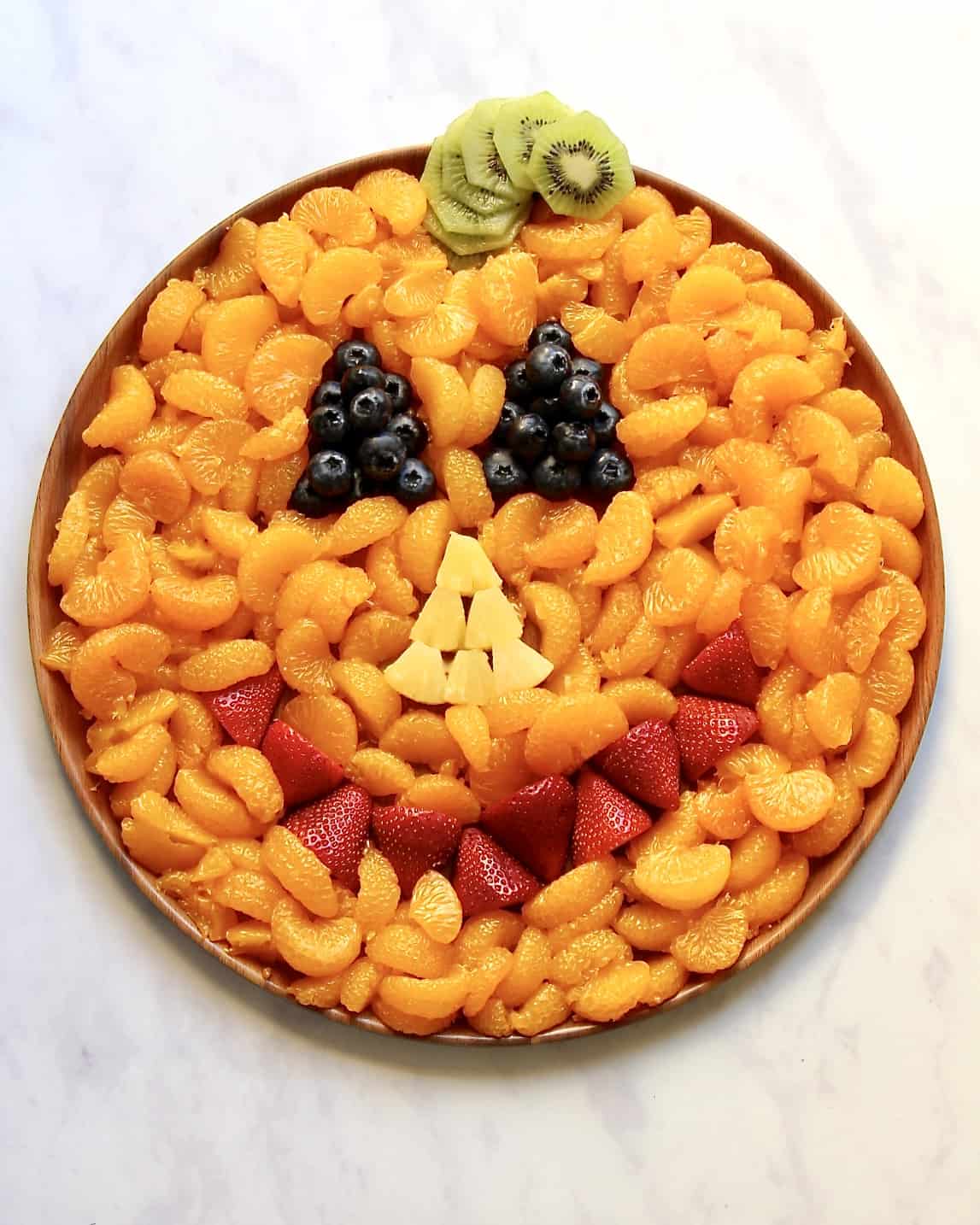 Easy Pumpkin Fruit Platter Decoration Idea For Halloween PartyHalloween food decoration Ideas