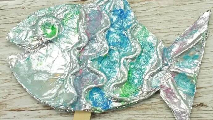 Fun And Easy Aluminum Foil Fish Puppet Crafts for Preschoolers Aluminum foil Crafts for Preschoolers