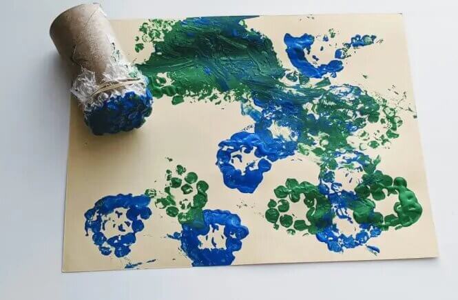 Fun Bubble Wrap Stamp Art Idea Using A Cardboard Tube