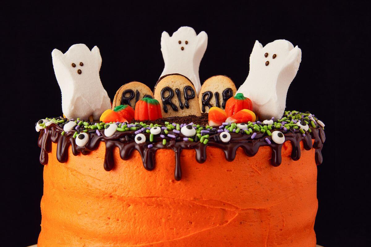 Halloween Layer Cake Decoration Recipe Idea With Ghost & Pumpkin