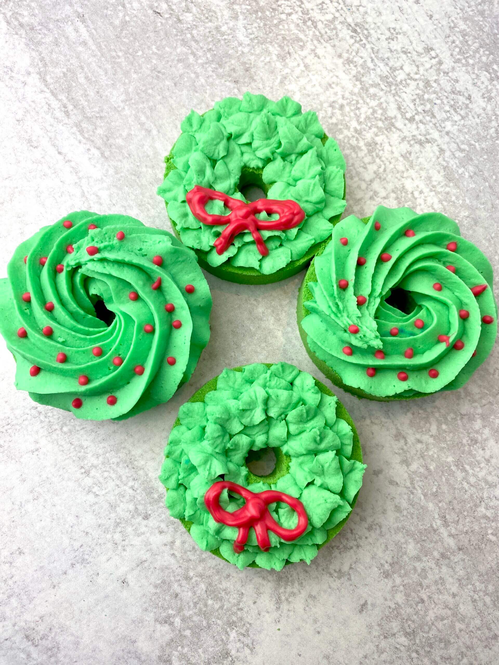 Holiday Wreath Bath Bomb Christmas Craft Idea With Bubble Bar Frosting