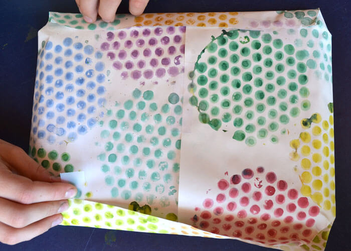 How To Make Gift Wrapping Paper Art Using Bubble Wrap Stamp Technique