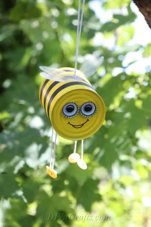 Lovely Tin Can Honey Bee Garden Art Ideas
