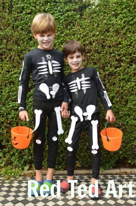 No-Sew Skeleton Costume Craft Idea For Kids Skeleton Costume Ideas For Halloween
