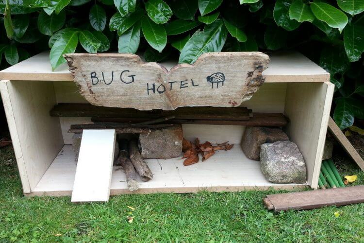 Simple & Fun DIY Bug Hotel Ideas for Outdoor Garden DIY Bug Hotel Ideas for Outdoor Garden - From Cardboard, Plastic Bottle, Wood &amp; More