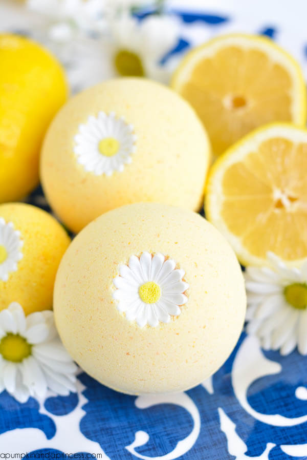Simple Lemon Bath Bombs Craft Idea With Essential Oil & Sugar Daisy