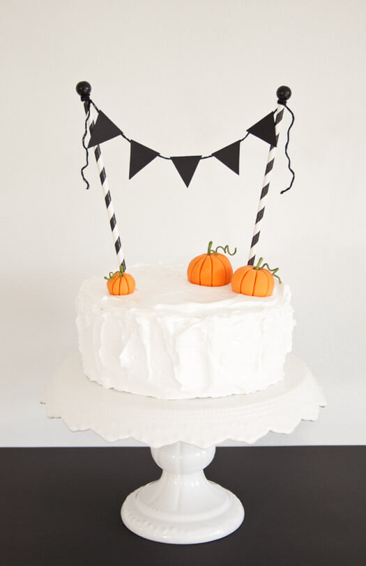 Vintage Halloween cake Decoration With Paper Straw