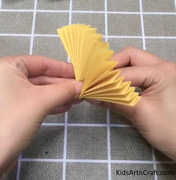 Cool Art Of Paper Folding To Make Bee Craft For Preschoolers