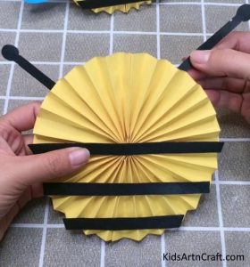 Bee Paper Craft For Kids - Step by Step Tutorial - Kids Art &amp; Craft