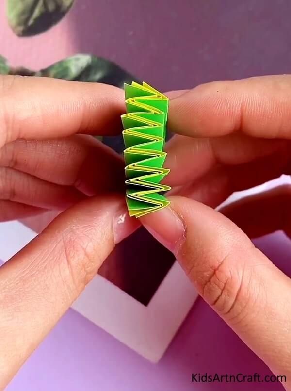 Easy Artwork Of Paper Folding To Make Stress Relief flower Craft For Kids