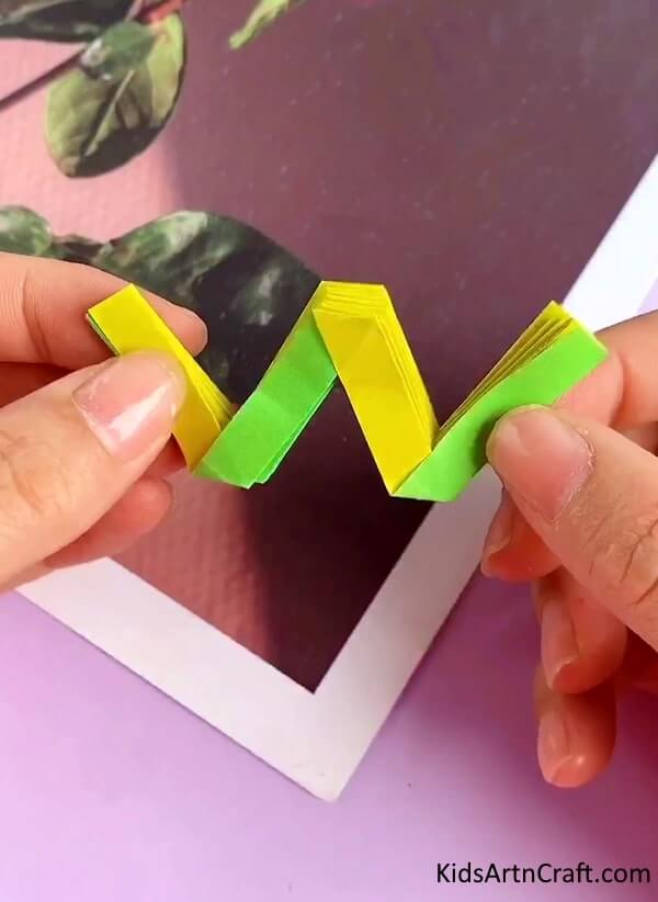 Simple & Easy Zig Zag Flower Crafts To Make Stress Relief