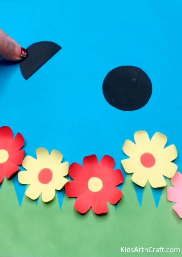 Construction Paper Is Used To Make Beautiful Flower With Ladybug Craft For Kids