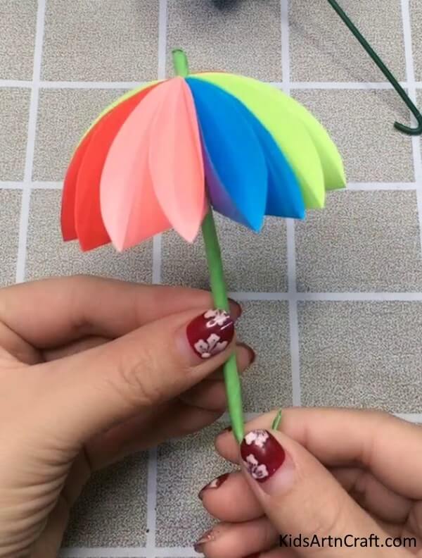 Crafting an Umbrella out of Rainy Day Items with Kids Tutorial - Umbrella Craft
